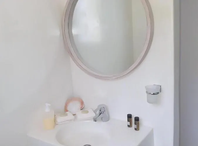 Daire Thomas - Chora Katápola