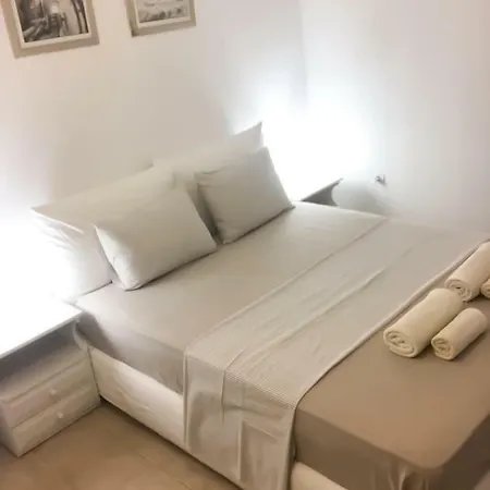 Thomas - Chora Apartment