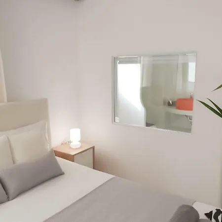 Thomas - Chora Apartment